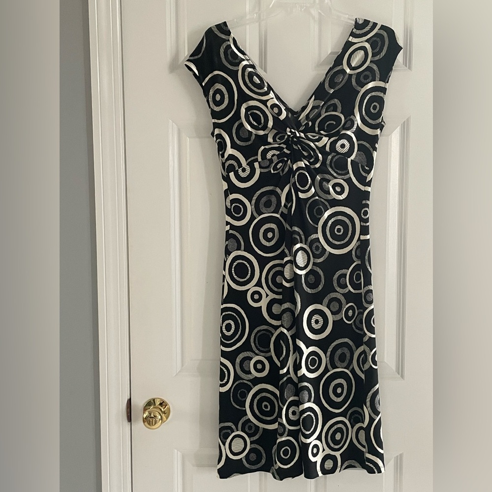 Dress Barn Fit & Flare Dress 10 Stretch Sleeveless Black Ivory Twist Front Vneck